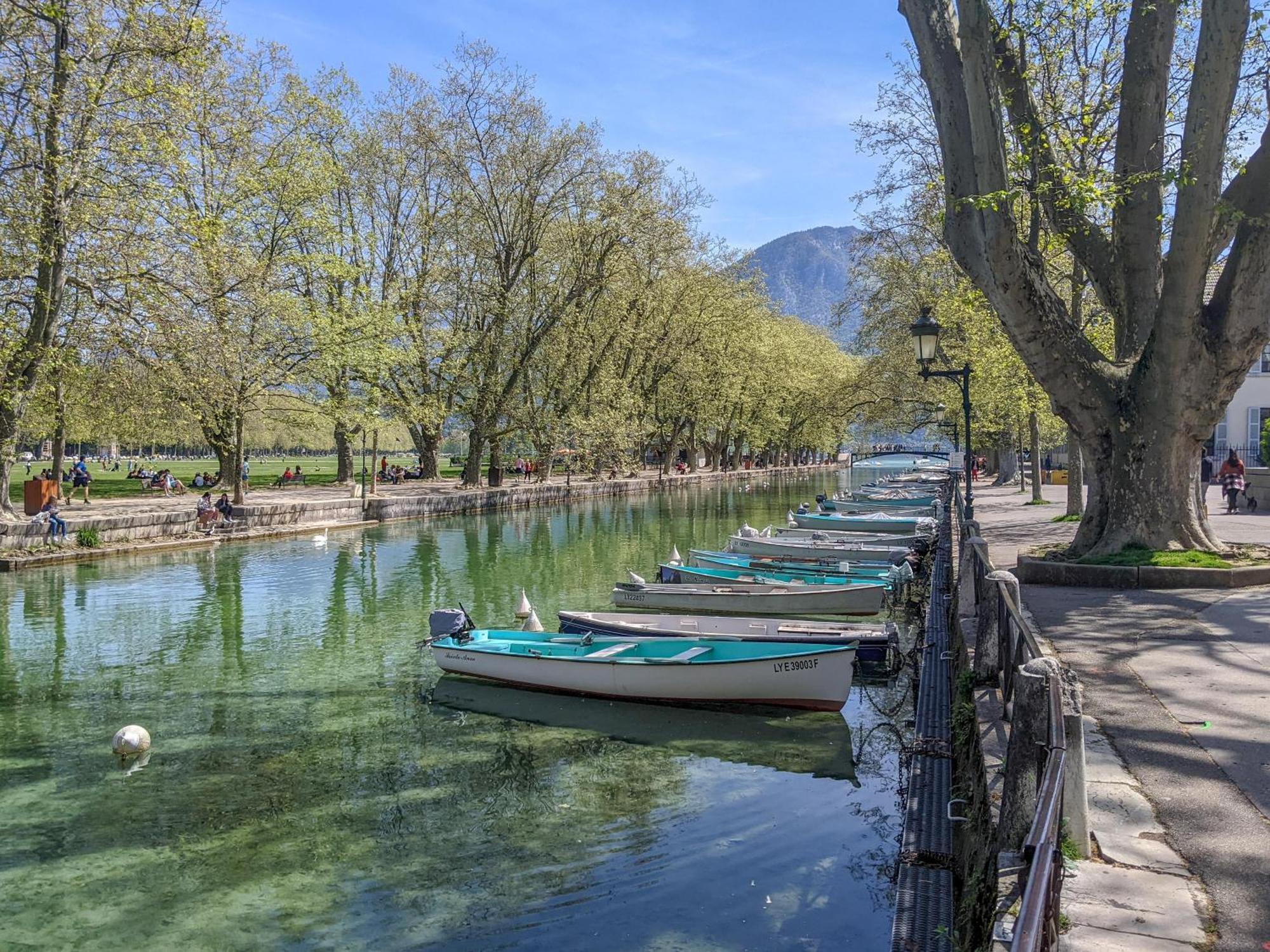 Nid Douillet Bed & Breakfast Annecy Exterior foto