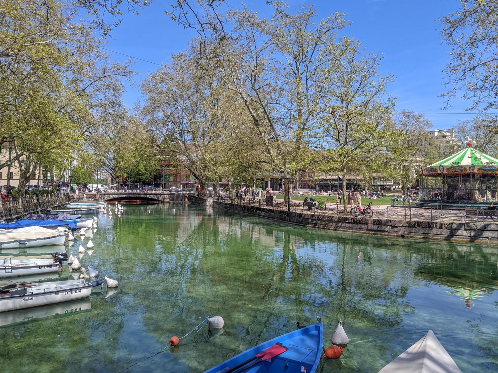 Nid Douillet Bed & Breakfast Annecy Exterior foto