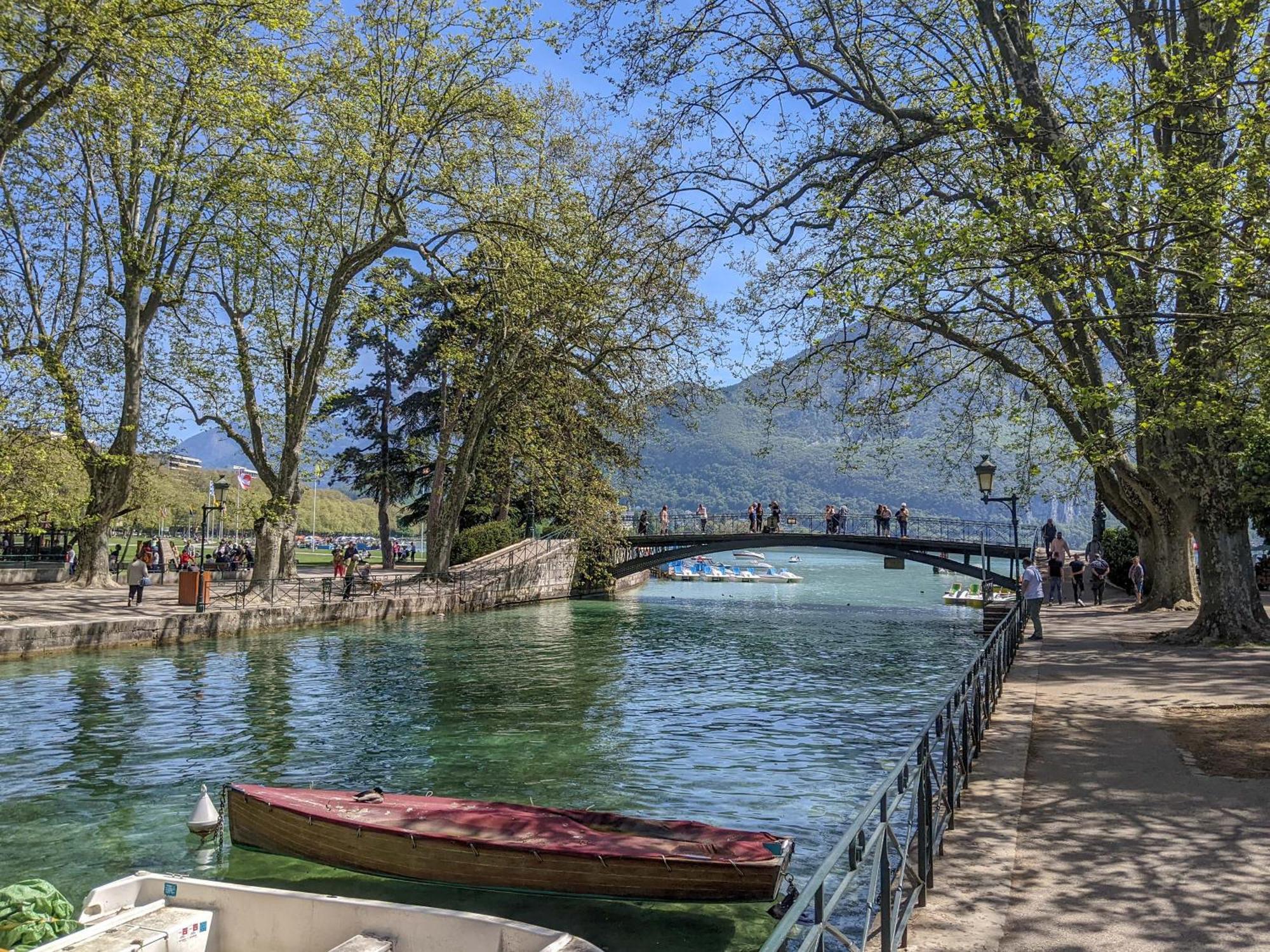 Nid Douillet Bed & Breakfast Annecy Exterior foto